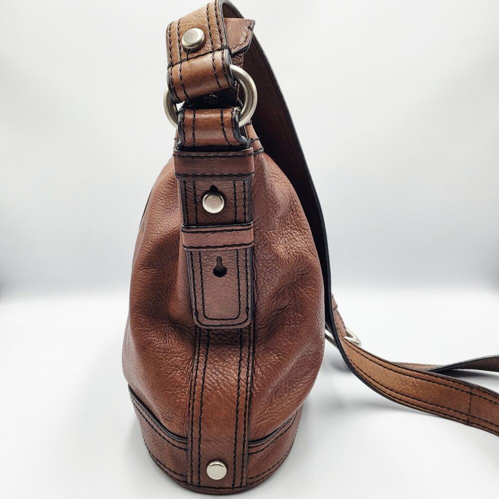 Vintage Fossil Maddox Top Zip Brown Leather Crossbody Bucket Bag Logo Key Charm - Picture 4 of 11